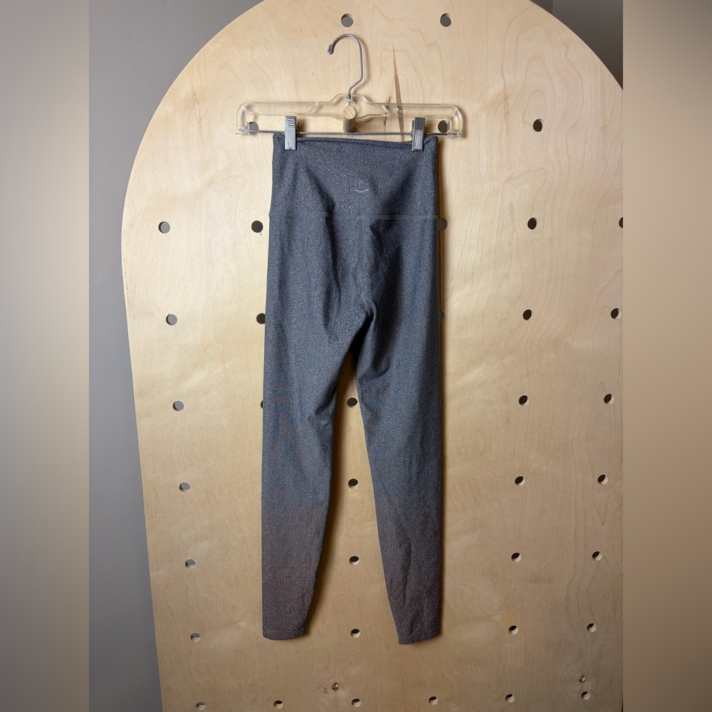 Beyond Yoga Alloy Ombre Metallic High-Rise Leggings in Grey & Rose Gold Small - Picture 6 of 9